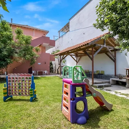 アパート Apollon Póndi